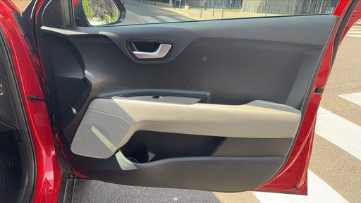 Kia Stonic 1.0 T-GDI 120 - Design – 2019 – 65938 km – Essence – Boîte Manuelle — photo 25