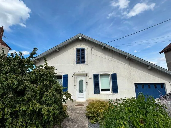 Maison individuelle sur 2 niveaux avec grand terrain