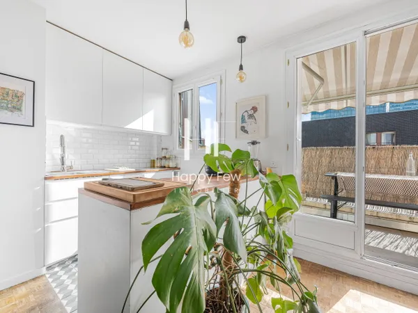 Mairie de Montreuil Appartement 2 pièces de 52 m2 avec balcon terrasse au dernier étage