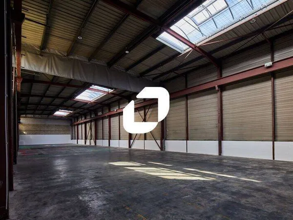 Local d'activité 1296 m²