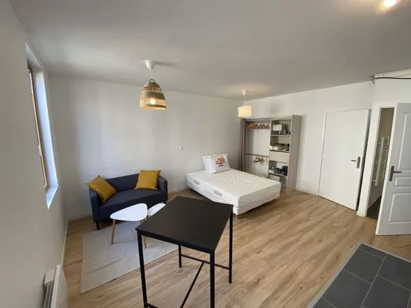 T1 Meublé Lumineux — 26 m² — Castelnaudary Centre (Gambetta)