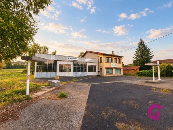 Ensemble immobilier ancienne station essence avec garage et