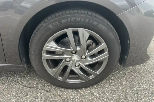 Peugeot 208 puretech 100 s&amp;s bvm6 — photo 11