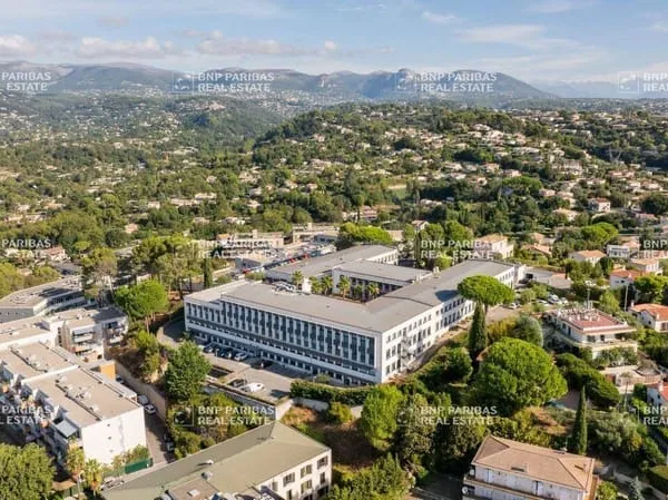 Bureau 407 m²