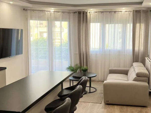 Appartement 6 pièces 12 m²