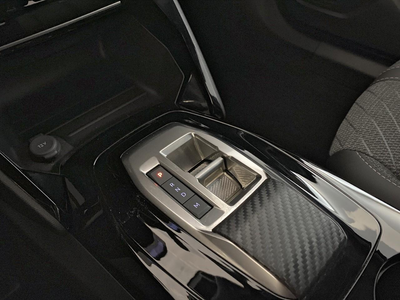 Peugeot 2008 hybrid 145 ch e-dcs6 allure — photo 18
