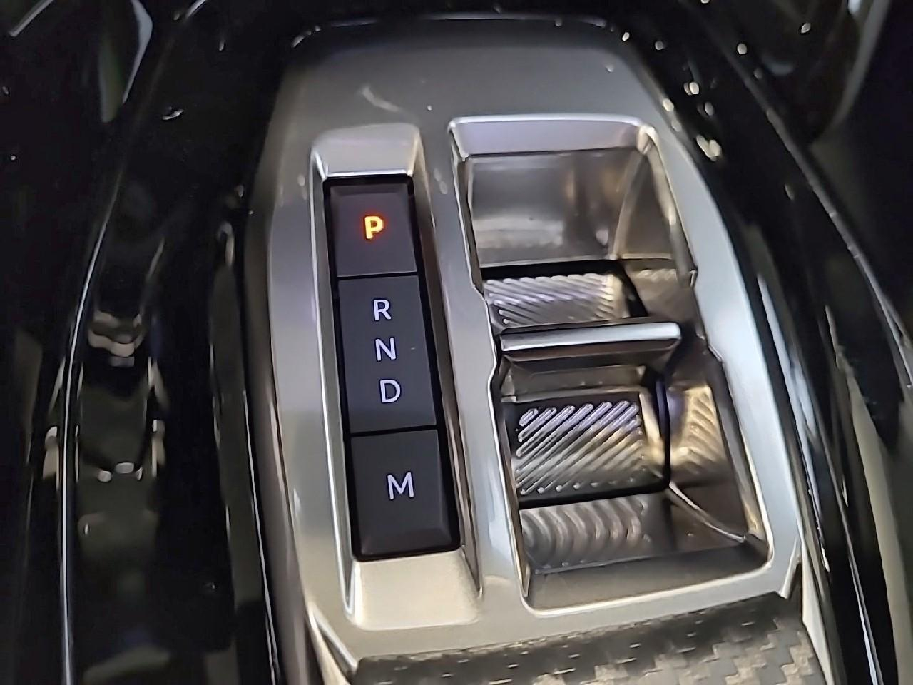 Peugeot 2008 hybrid 145 ch e-dcs6 allure — photo 17