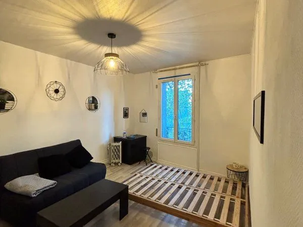 🏡 Studio meublé de 25 m² à Courbevoie - 910 CC