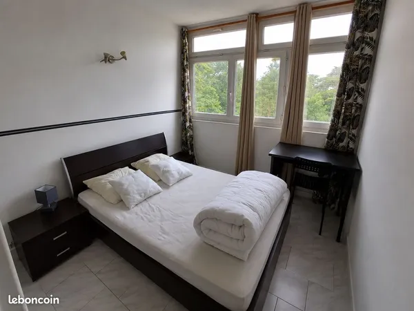 Suite meublée de 15 m² avec salle d'eau et WC privatifs - 990 CC - Clamart - COLOCATION (Quasi-studi