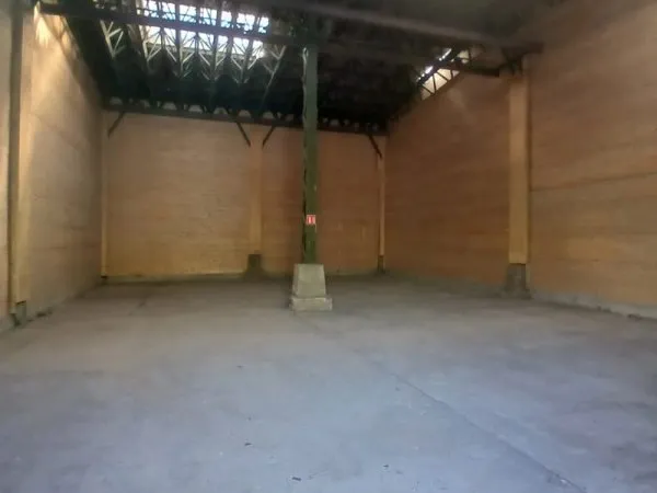 Local 216 m²