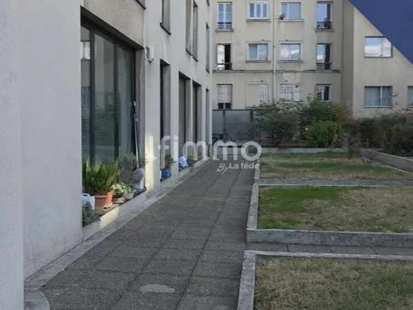 Bureaux, local commercial 93 m² Paris