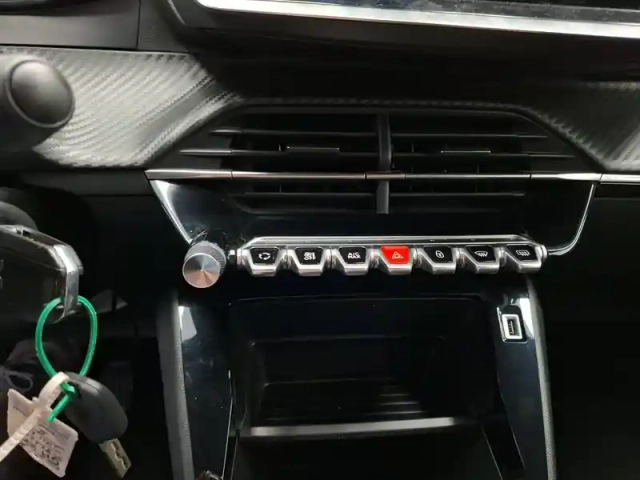 Peugeot 2008 puretech 100 s&amp;s bvm6 — photo 24