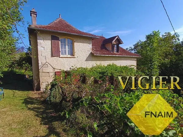 Propriété de 3,2 hectares avec deux maisons