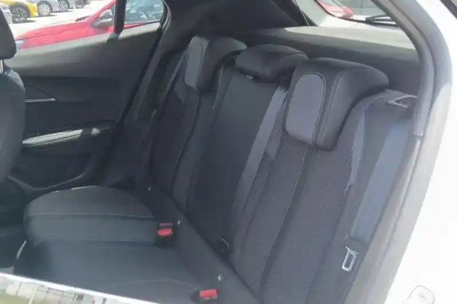 Peugeot 2008 puretech 130 s&amp;s eat8 — photo 11