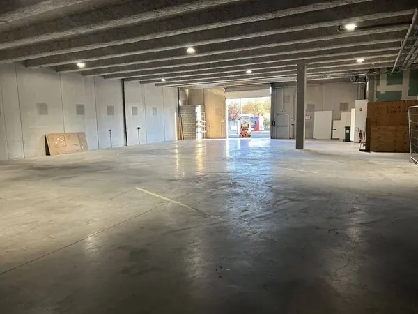 Local d'activité 1735 m²