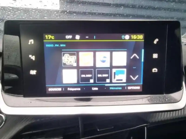 Peugeot 208 e- 136ch allure pack — photo 16