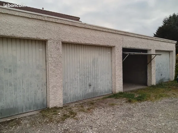 Garage env 11m² - proche centre pontcharra