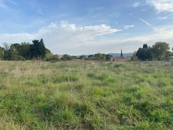 Terrain 635 m²