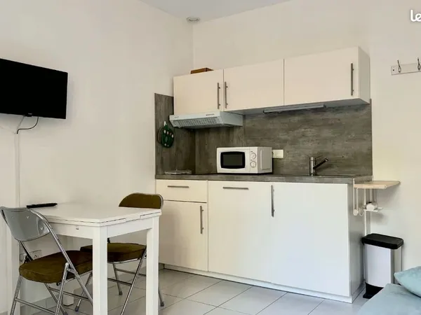 Studio meublé avec cour - reims