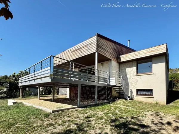 CLERMONT-FERRAND - Les Côtes - Maison d'architecte d'environ 300 m² avec dépendance - Terrain de 189