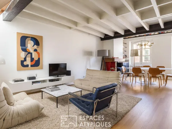 Duplex en dernier étage avec terrasse aux carmes