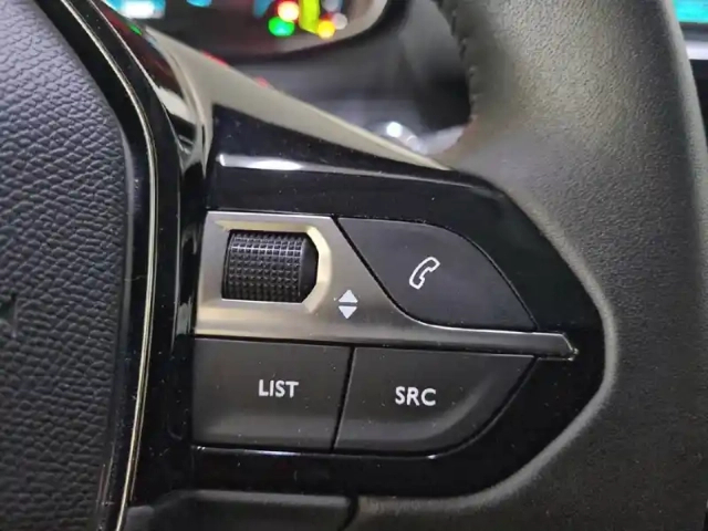 Peugeot 208 electrique 50 kwh 136ch — photo 32
