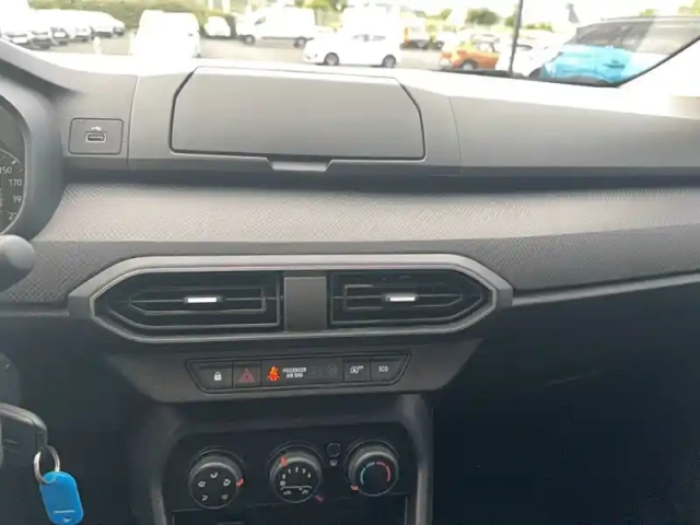 Dacia Sandero eco-g 100 — photo 16