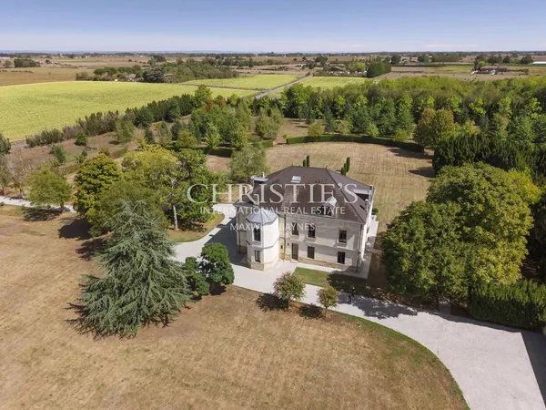 Château 15 pièces 655 m²