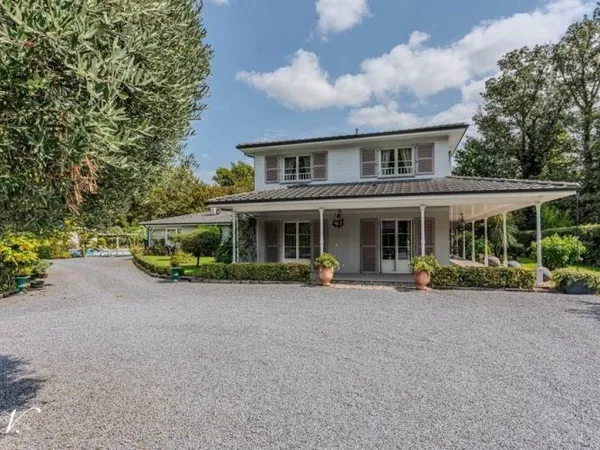 Contemporaine de 8 pièces principales