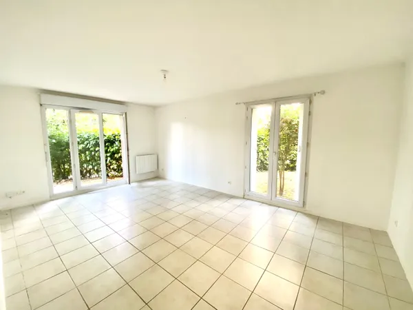 Grand T2 48 m2 Terrasse, jardinet, parking, cave