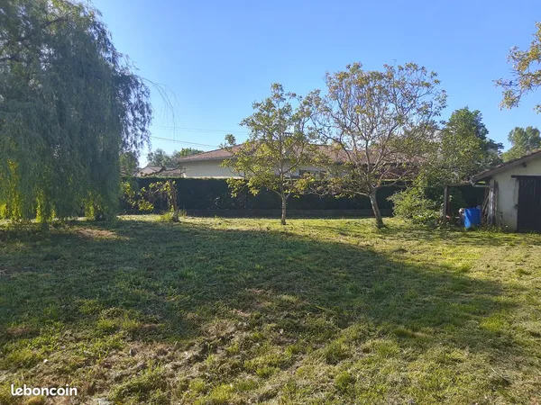 RIEUMES - Terrain 911m² proche centre
