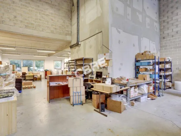 Local d'activité 739 m²