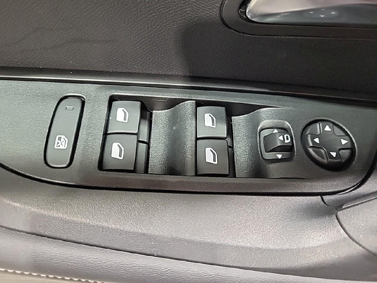 Peugeot 2008 electrique 156 ch 54 kwh allure — photo 24
