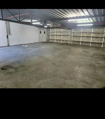 Local pour stockage ou aitres