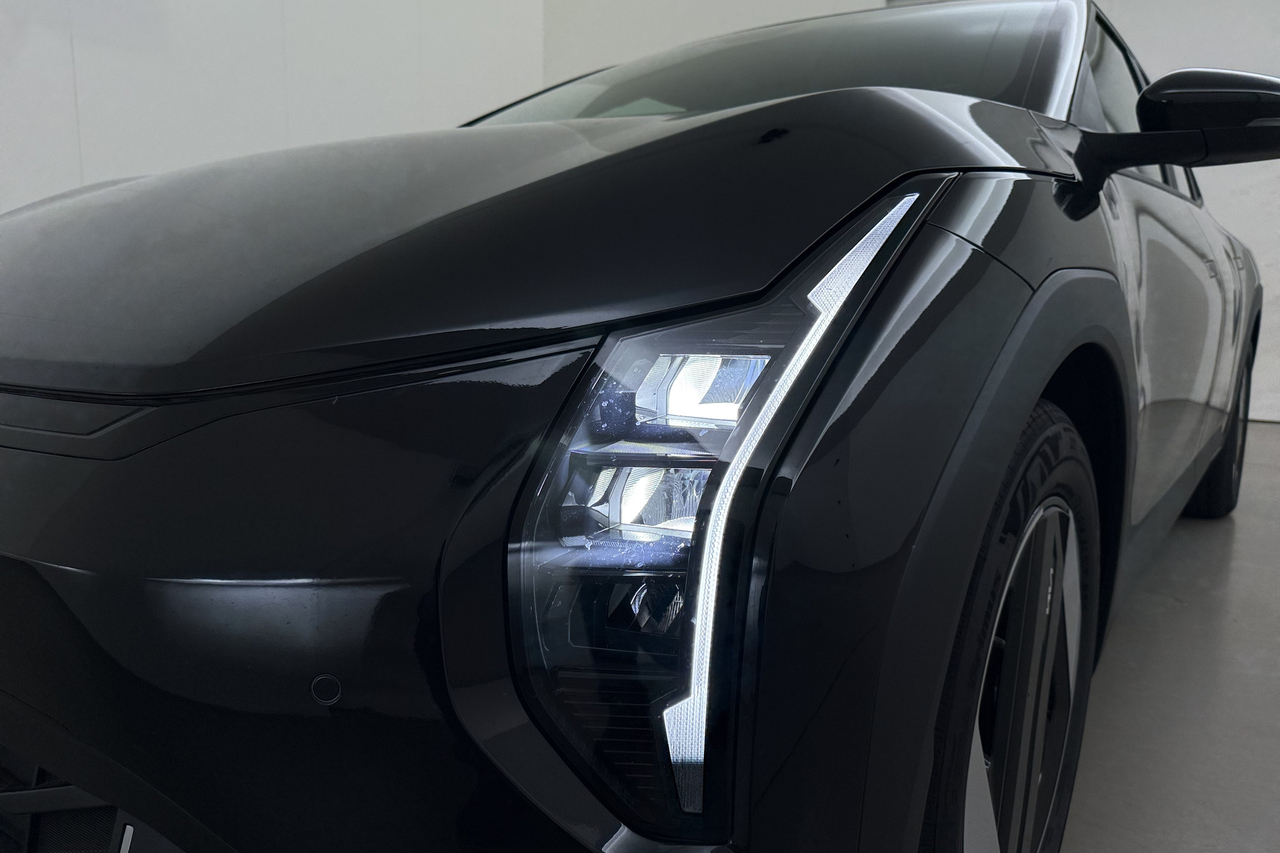 Kia EV4 — photo 18