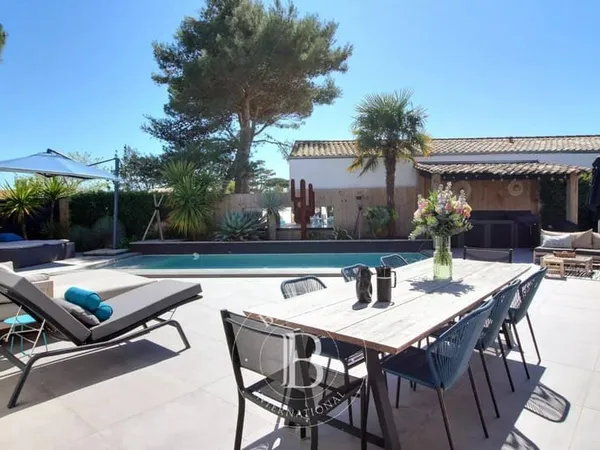 Maison 8 pièces 277 m²