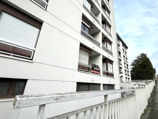 A VENDRE AIX LES BAINS STUDIO AVEC LOGGIA