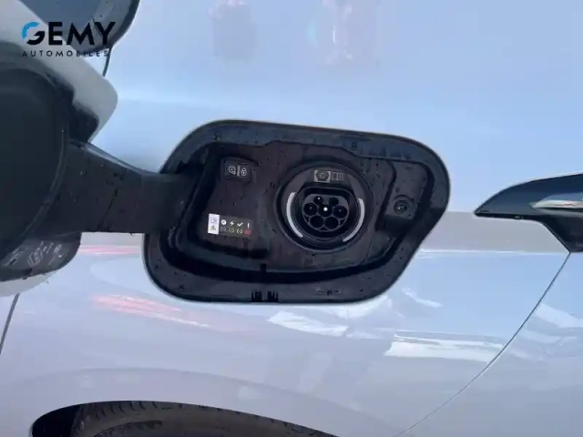 Peugeot 308 plug-in hybrid 195 ch e-dcs7 — photo 17