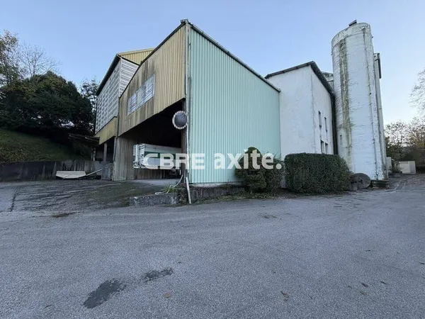 Local d'activité 1925 m²