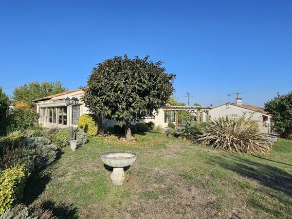 ARCHIAC - Maison familiale de plain-pied avec jardin