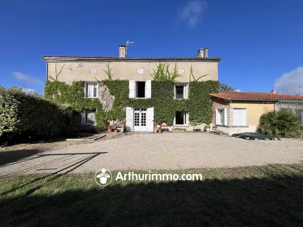 Grande maison de village de 259 m² à Villiers-Couture