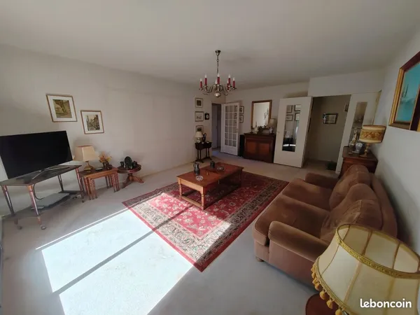 BIARRITZ - À DEUX PAS DE SAINT-CHARLES, BEL APPARTEMENT T4 avec PARKING