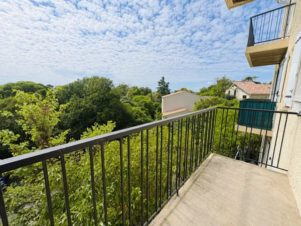 Montpellier Studio avec balcon, vue dégagée et stationneme
