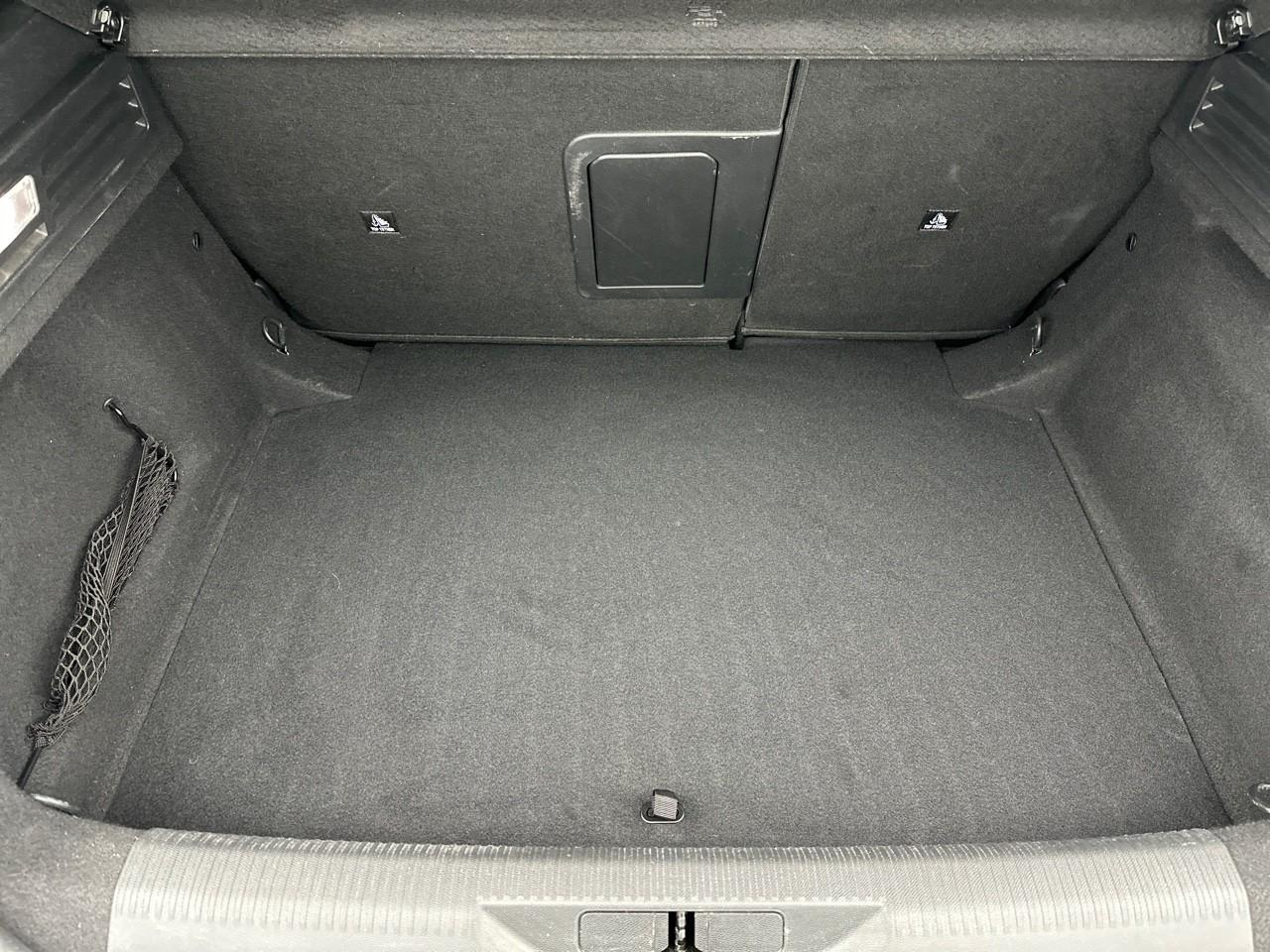 Peugeot 308 hybrid 136 e-dcs6 gt — photo 6