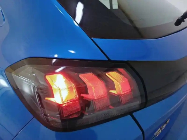 Peugeot 208 electrique 50 kwh 136ch — photo 17