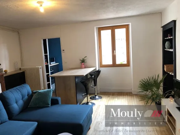APPARTEMENT MEUBLE ET TRAVERSANT EN HYPER CENTRE VILLE.