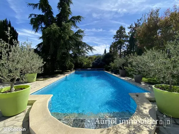 Maison 5 pièces 180 m²