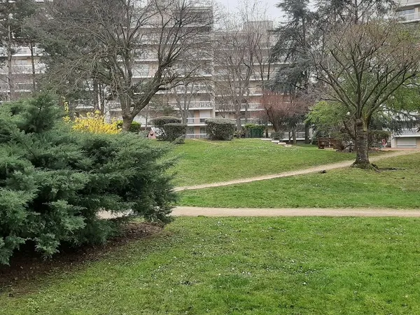 Appartement T3 de 85 m² avec double séjour - Résidence fermée et arborée à Maisons-Alfort