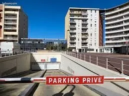 Place de parking espace méditerranée