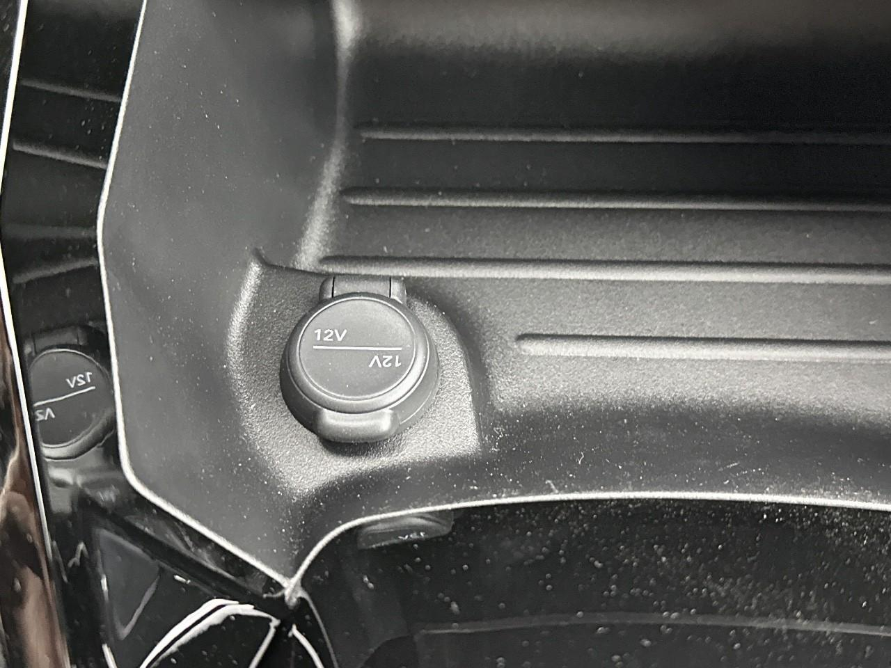 Peugeot 2008 hybrid 110 e-dcs6 allure — photo 28